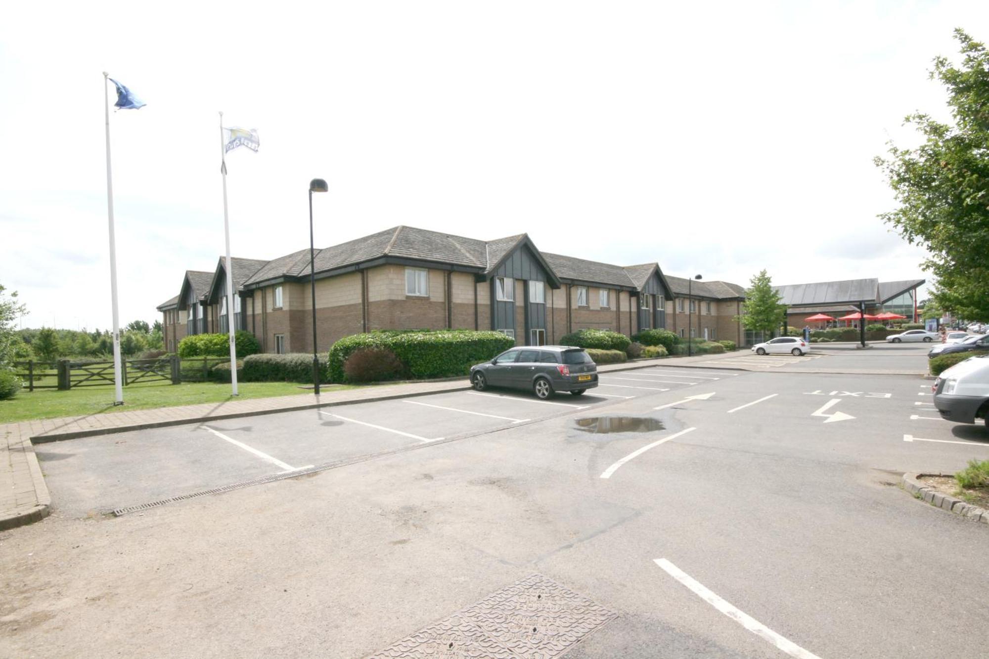 Days Inn Peterborough Exterior foto
